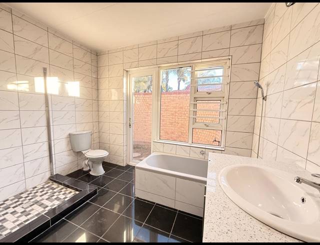 4 BEDROOM TOWNHOUSE FOR SALE IN AVIARY HILL
